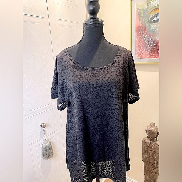Animal print  fabric tee in black with scooped neck. Tee is sheer. 🖤🐆 - Picture 3 of 9